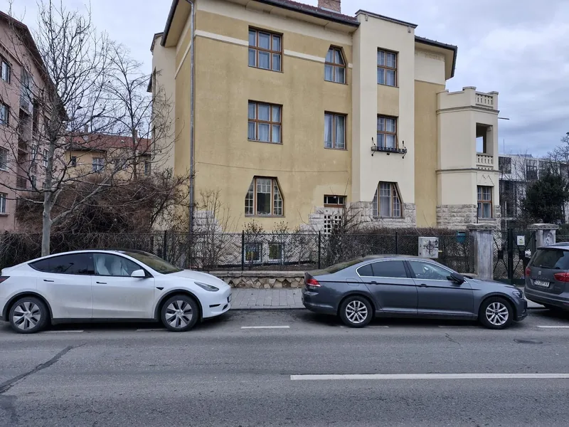 Clădirea de pe strada Cardinal Iuliu Hossu 20